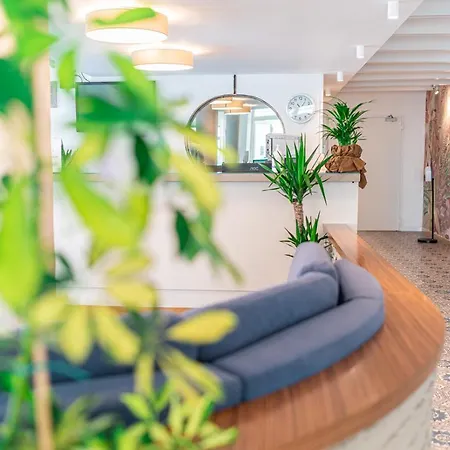 Hotel Pigalle-3